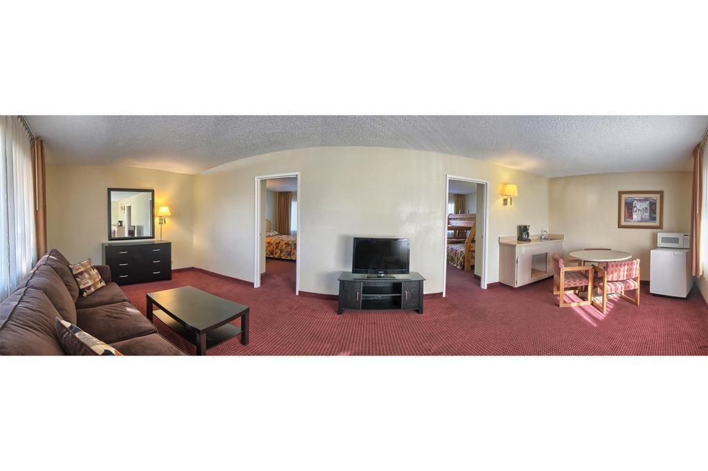 Relax Inn & Suites Ел Кахон Екстериор снимка