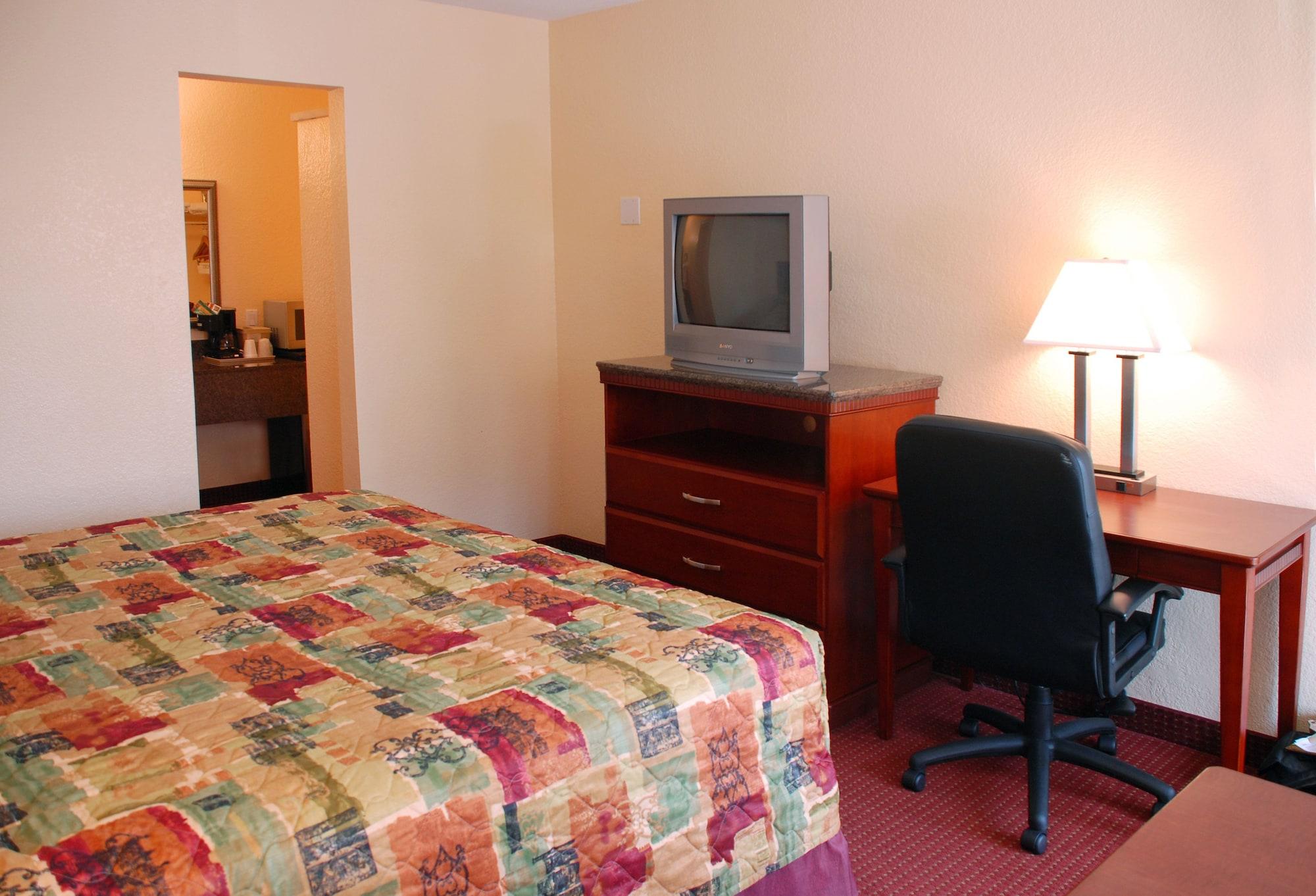 Relax Inn & Suites Ел Кахон Екстериор снимка