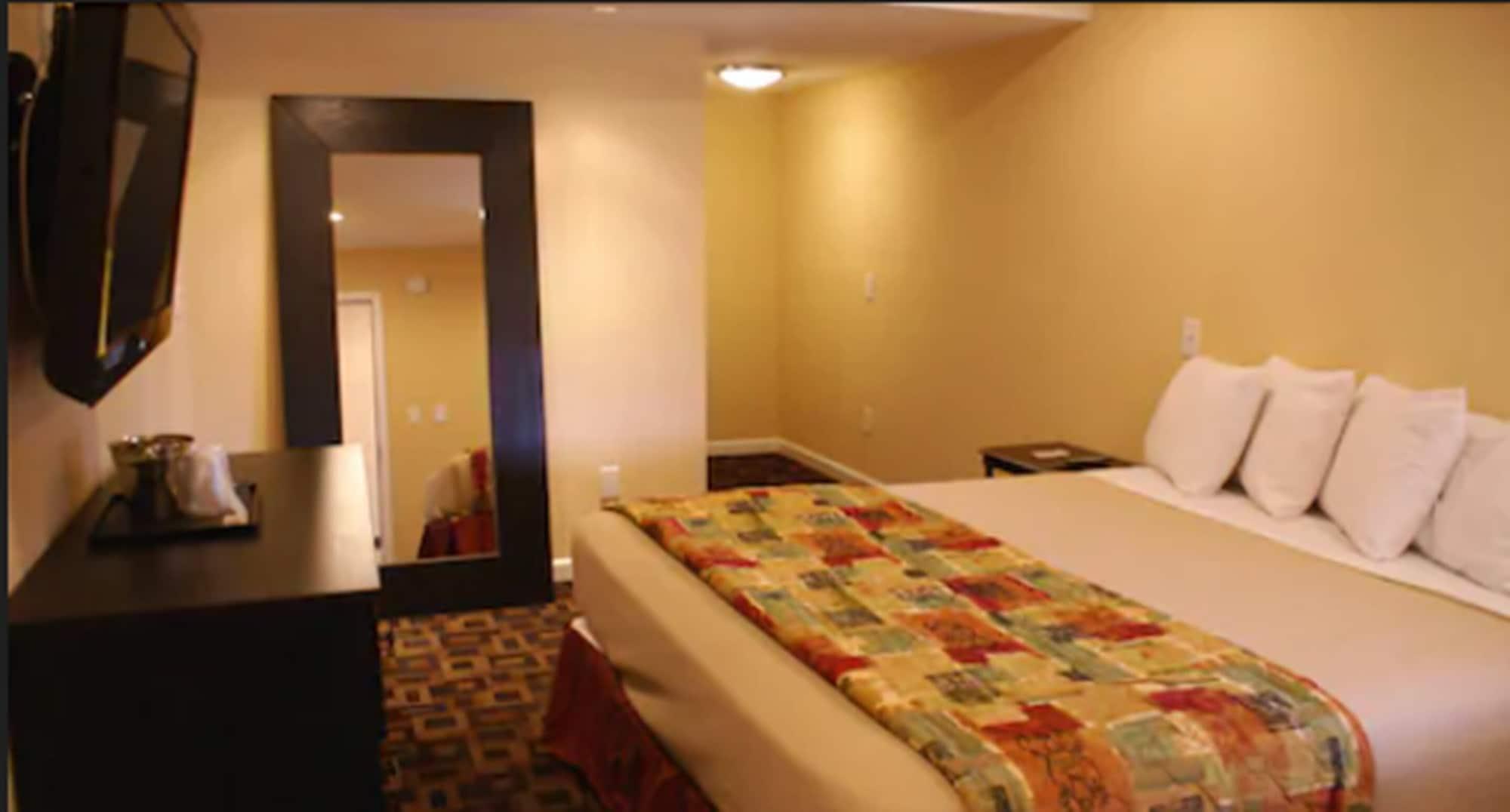 Relax Inn & Suites Ел Кахон Екстериор снимка