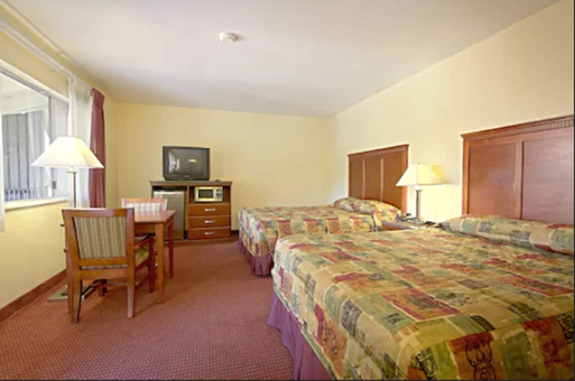 Relax Inn & Suites Ел Кахон Екстериор снимка