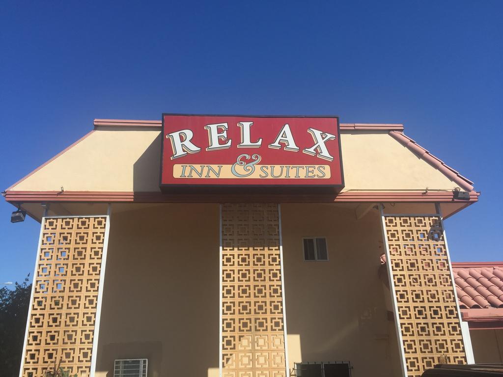 Relax Inn & Suites Ел Кахон Екстериор снимка