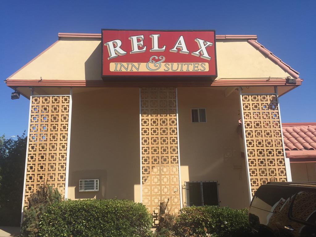 Relax Inn & Suites Ел Кахон Екстериор снимка
